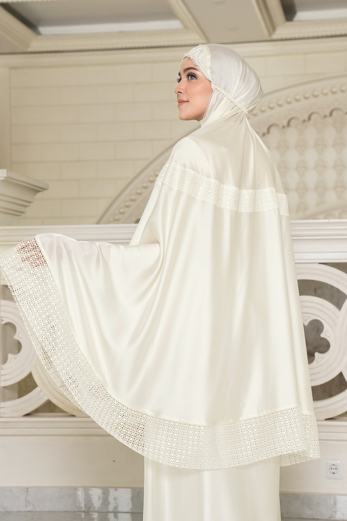 Praying Robe Lavish Prayer Robe - Cream – Buttonscarves