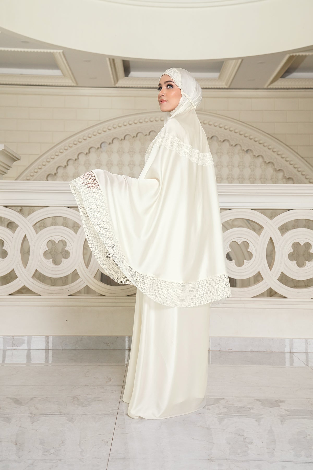 Praying Robe Lavish Prayer Robe - Cream – Buttonscarves