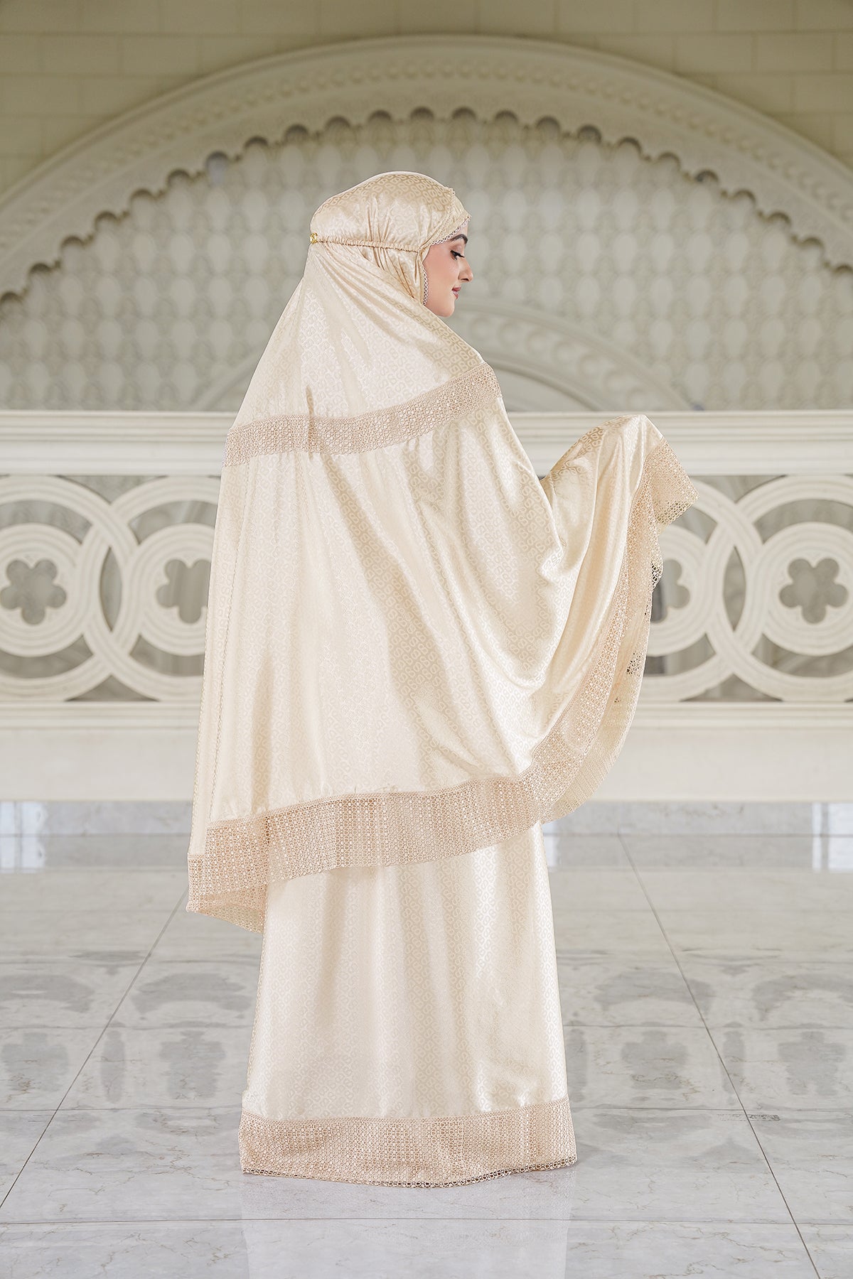 Api Robe Lavish Tapis Prayer Robe - Almond – Buttonscarves