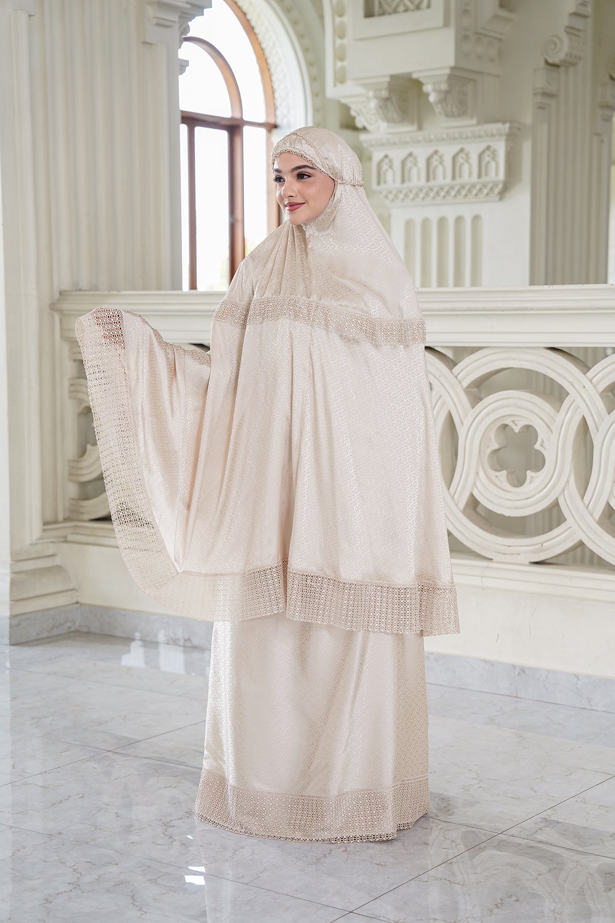 Api Robe Lavish Tapis Prayer Robe - Silver Gray – Buttonscarves