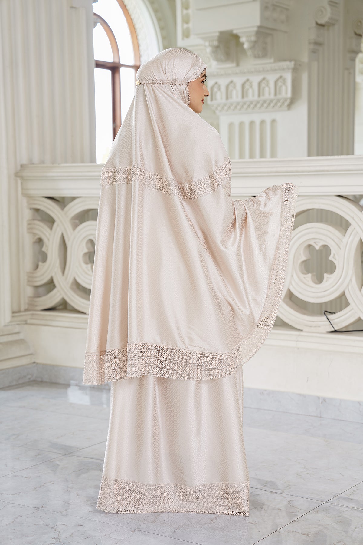 Api Robe Lavish Tapis Prayer Robe - Silver Gray – Buttonscarves