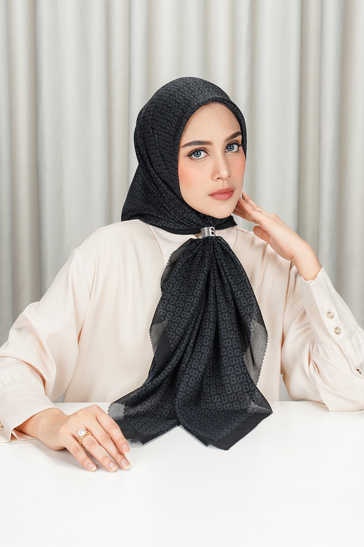 Tapis Square Caviar Buttonscarves Tapis square caviar buttonscarves