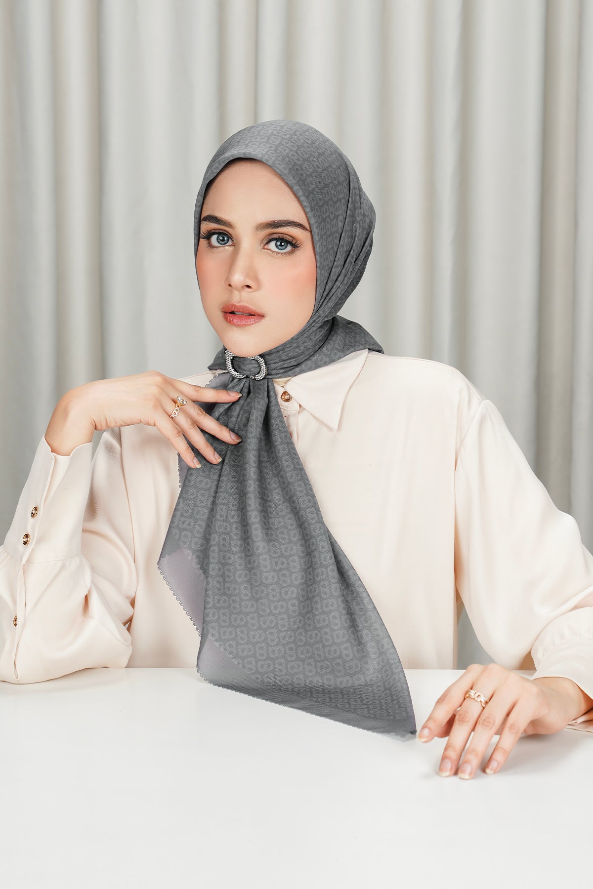 Tapis Square - Titanium