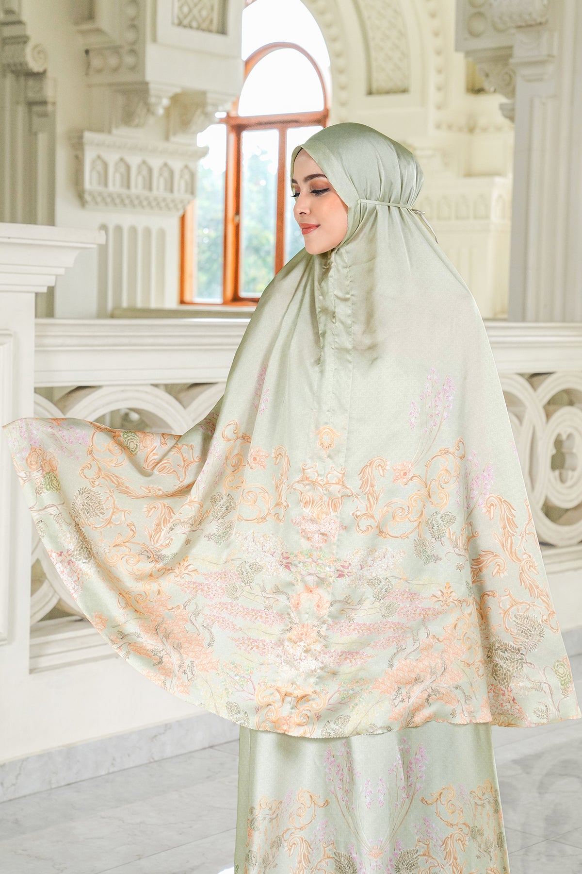 Melchor Robe The Palace Prayer Robe - Gloire – Buttonscarves