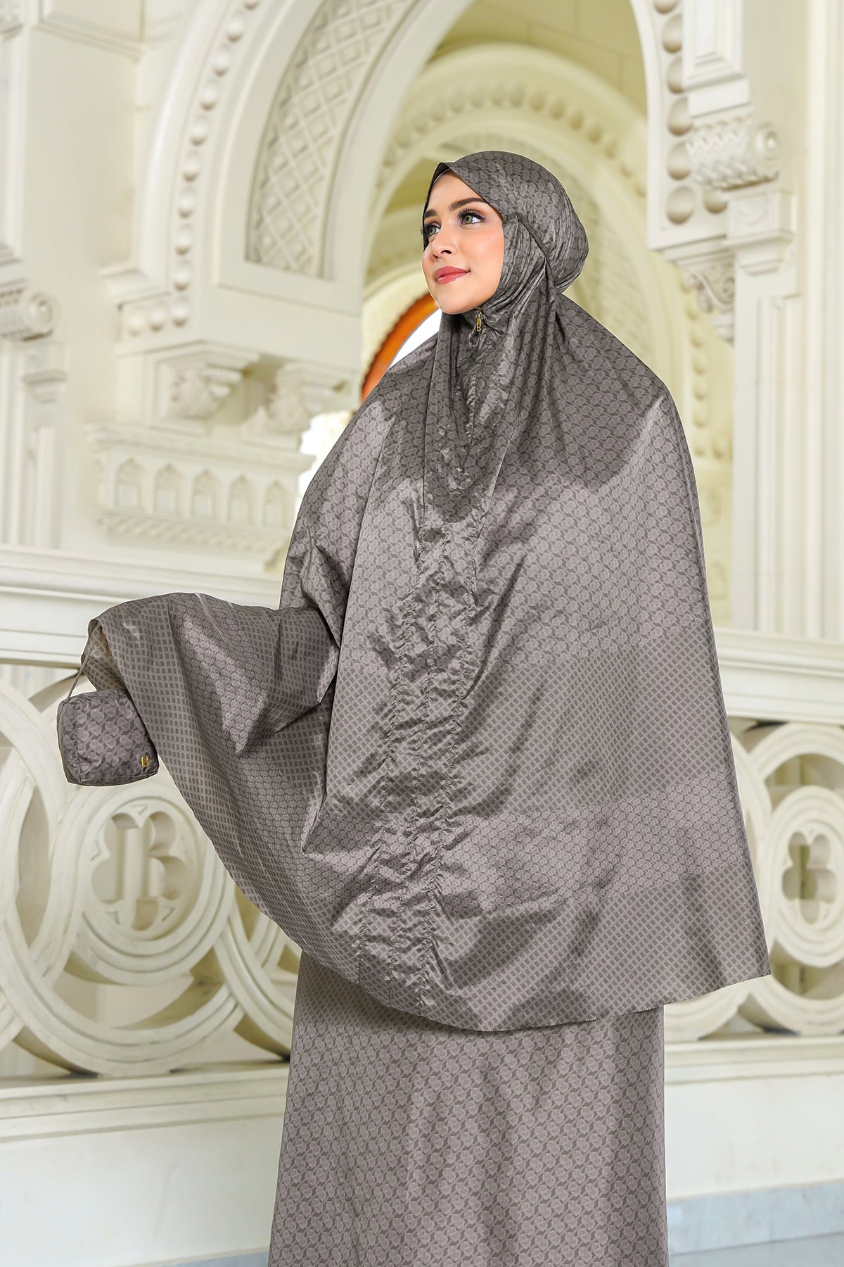 Wicker Capsule Prayer Robe - Wood – Buttonscarves