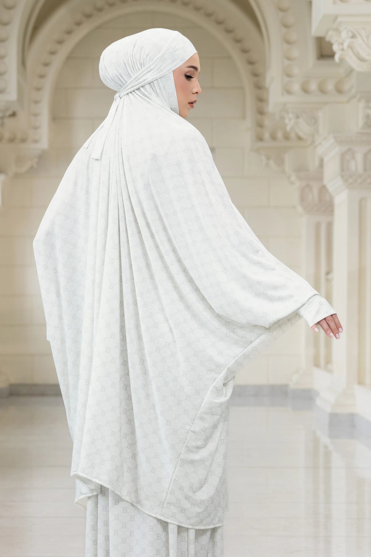 Beverly Prayer Robe - White