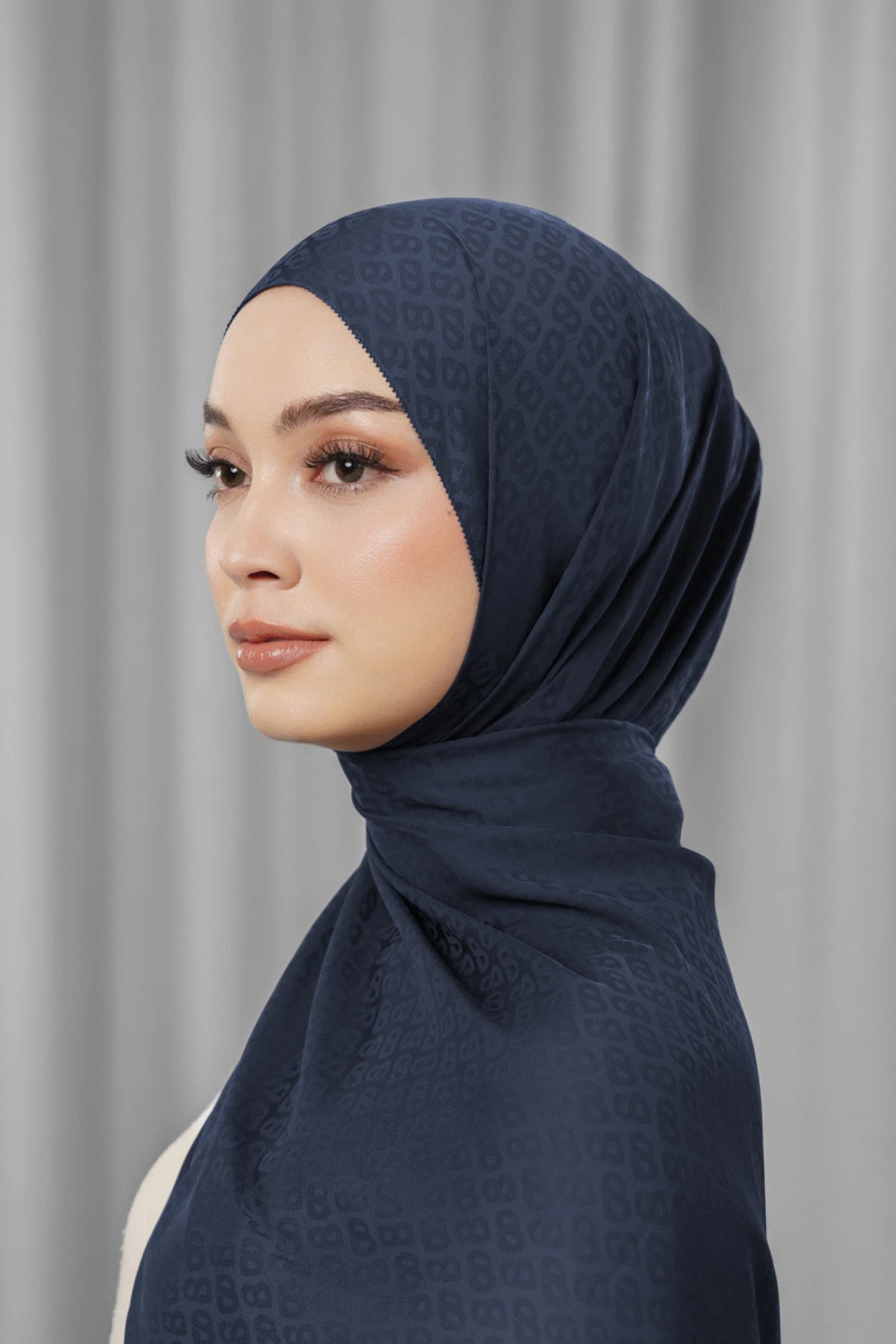 Tapis Satin Jacquard Shawl - Navy Blazer