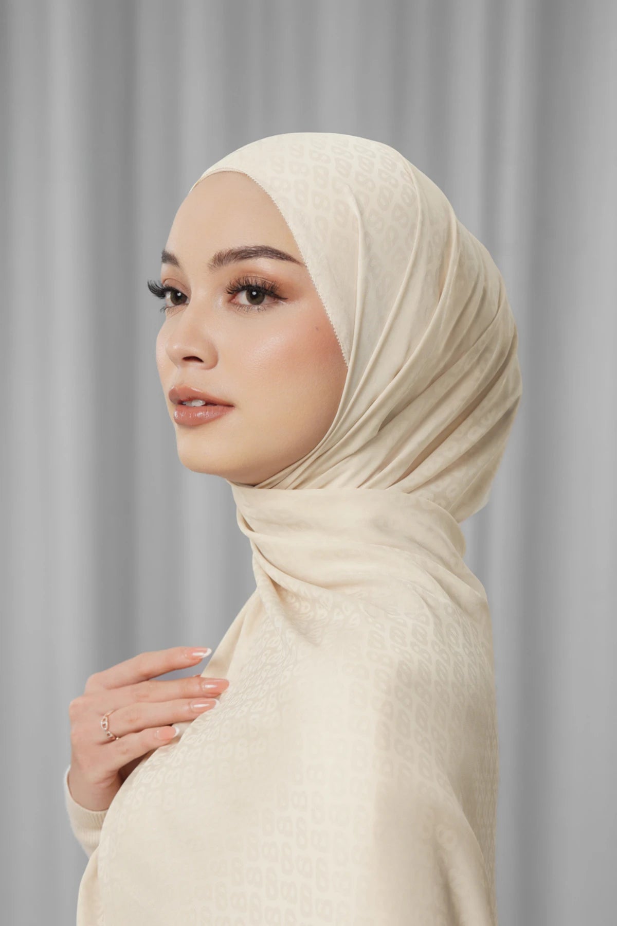 Tapis Satin Jacquard Shawl - Oatmeal