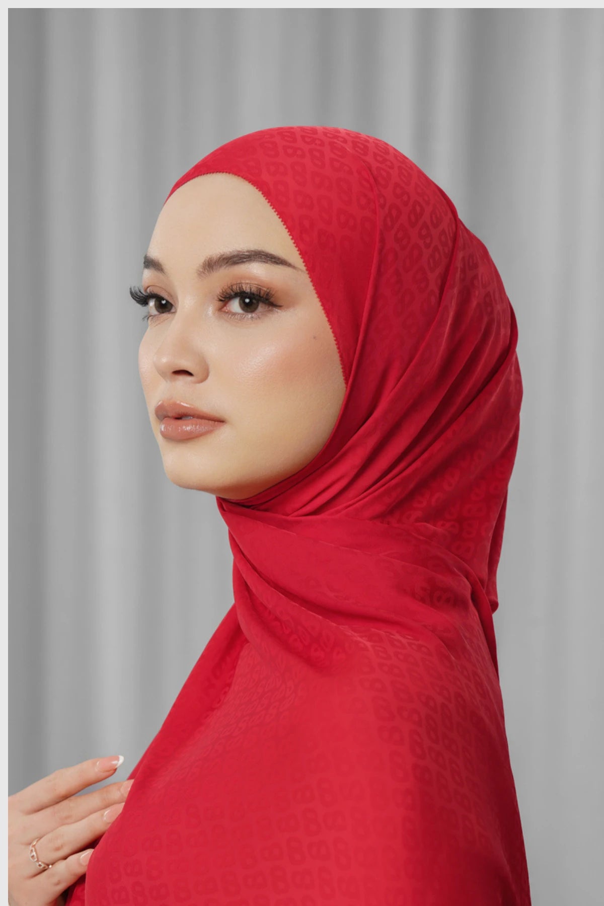 Tapis Satin Jacquard Shawl - Scarlet