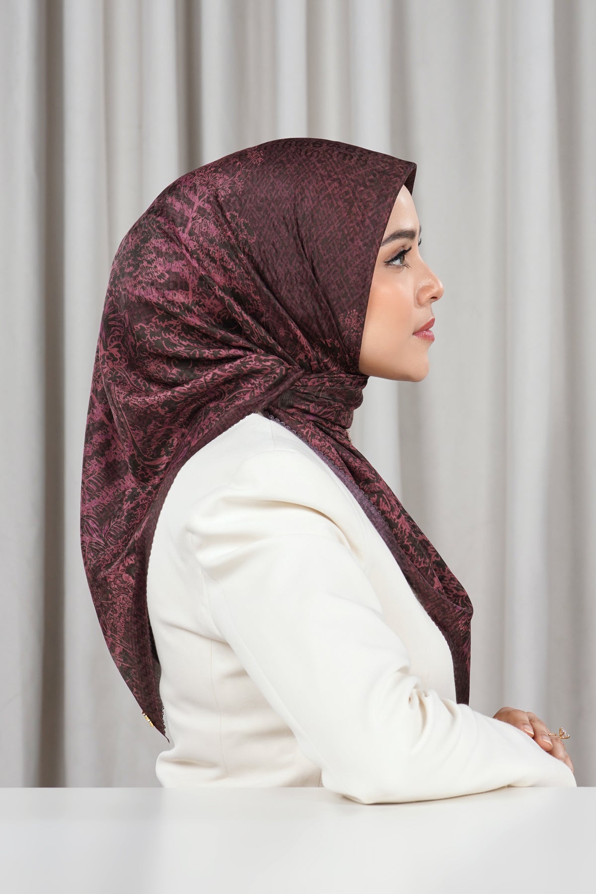 Soleil Square - Garnet