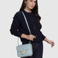 Model memakai tas Buttonscarves Alba Bag Medium warna biru