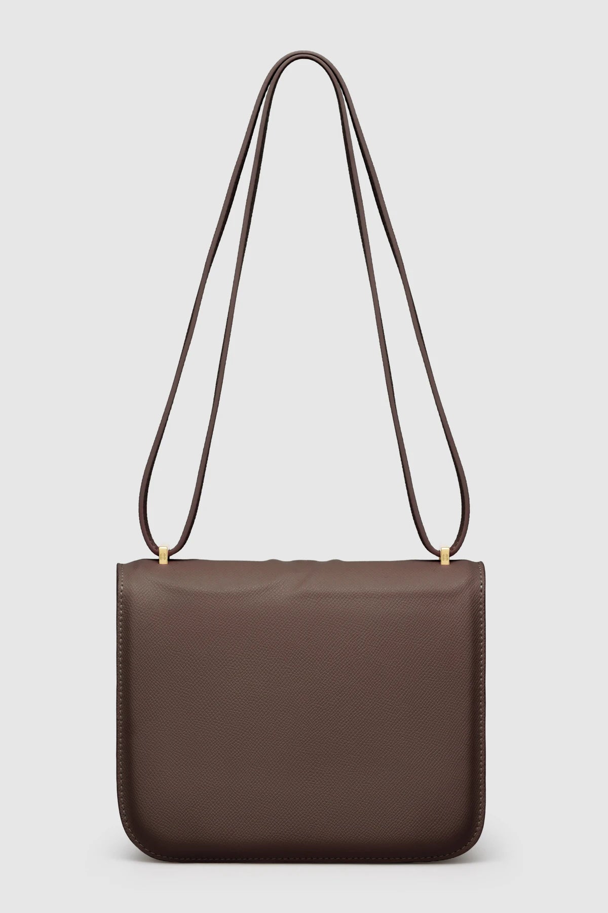 Bagian belakang tas Buttonscarves Alba Bag Medium warna dark cocoa