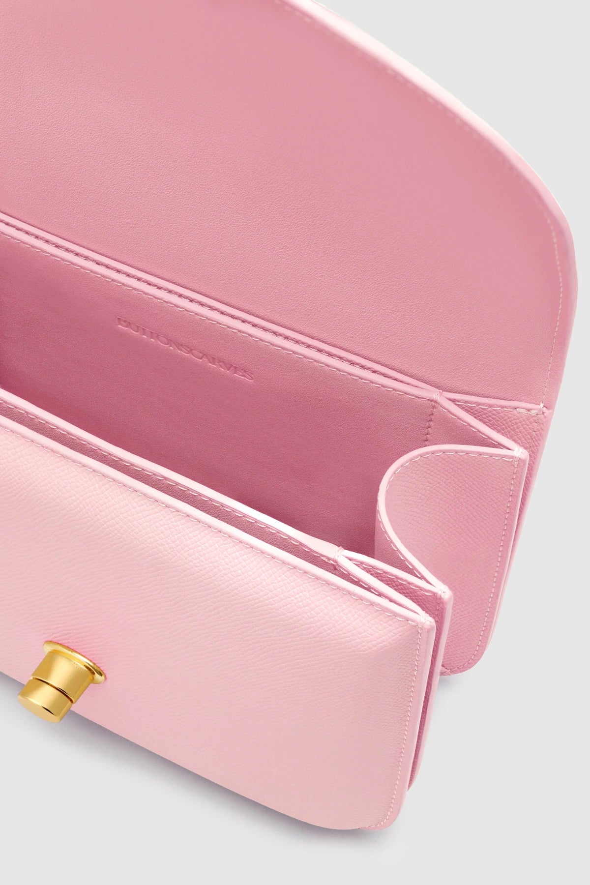 Foto bagian dalam Buttonscarves Alba Bag Medium warna pink 