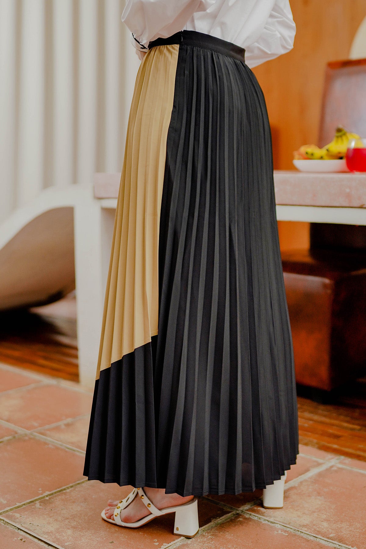 Kila Two Tone Pleated Skirt - Black Tan – Buttonscarves