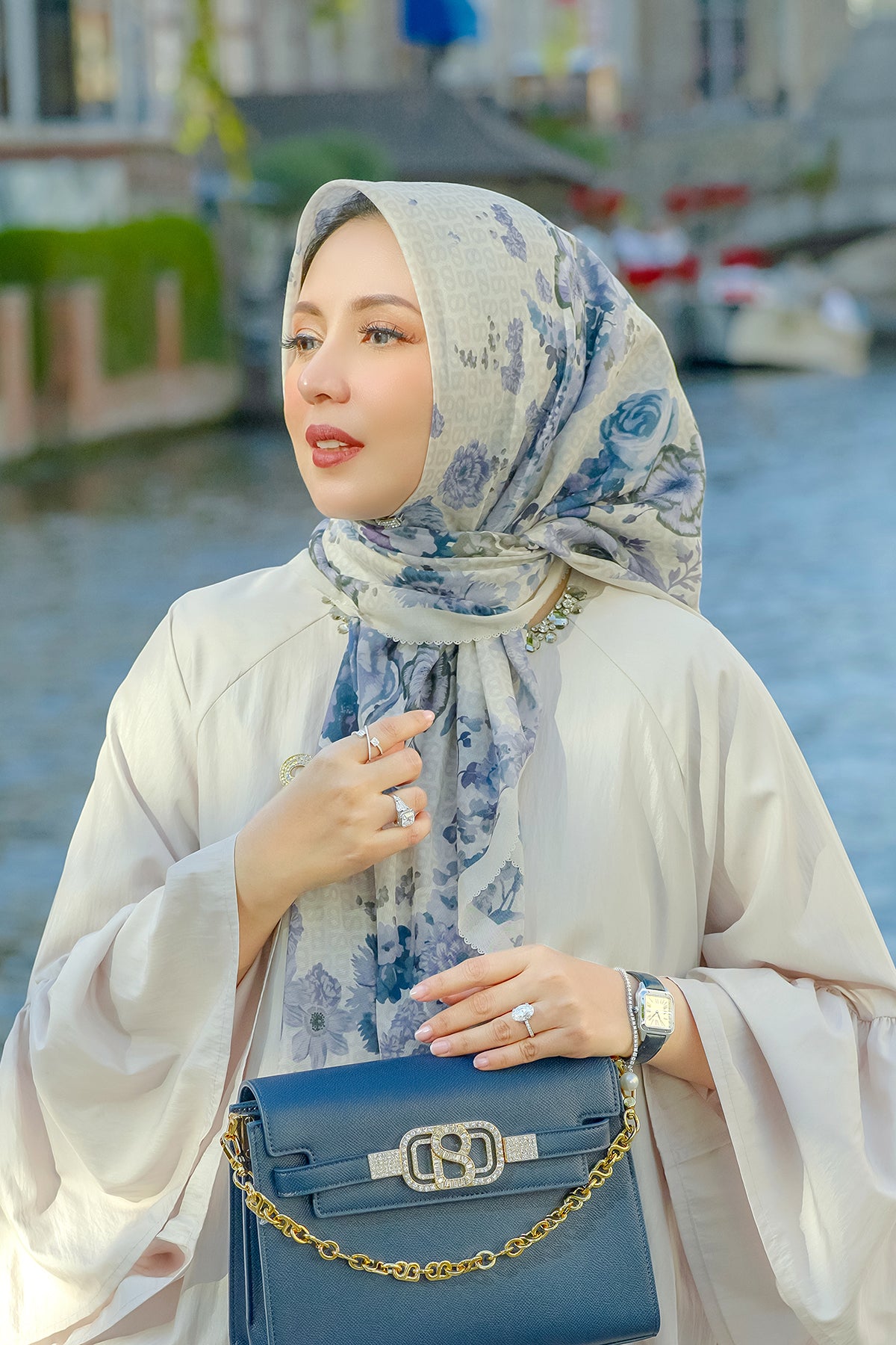 Blume Square - Over Cast – Buttonscarves