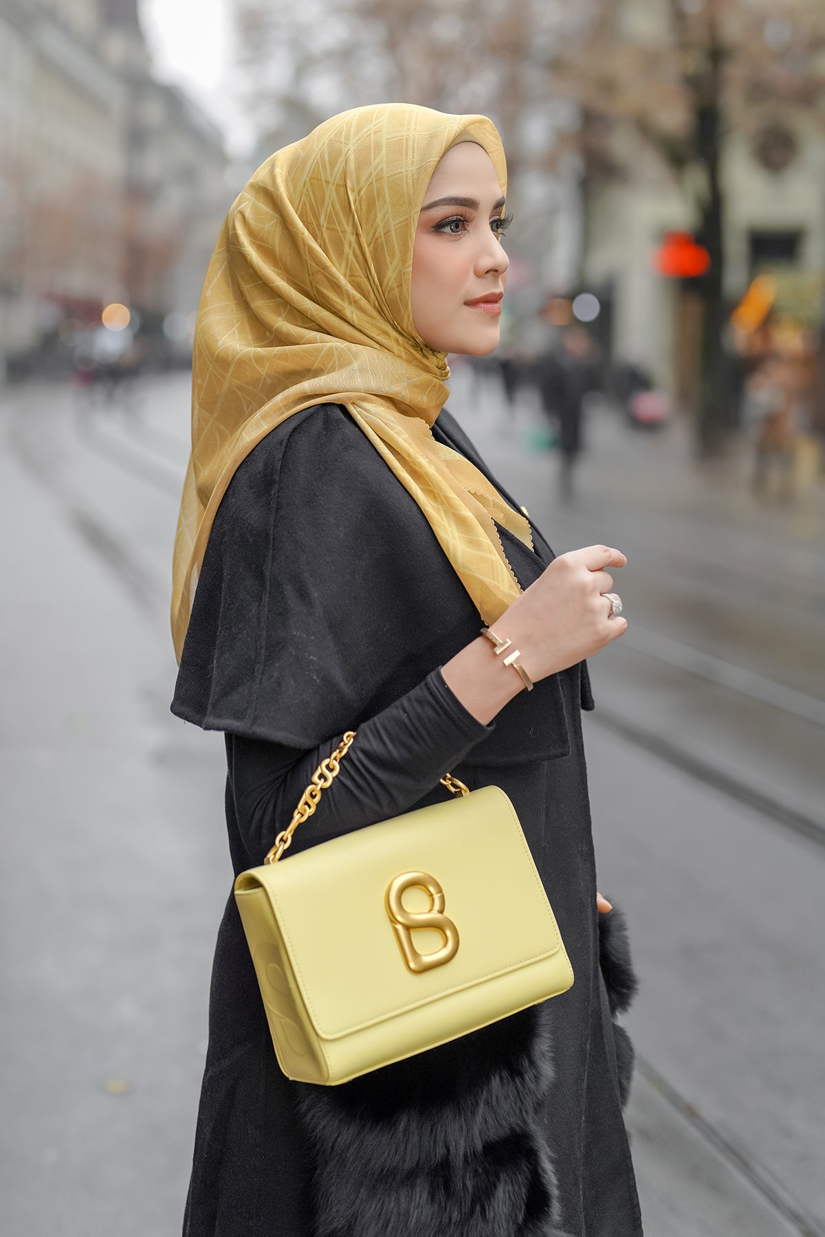 Louvre Genişletilmiş Meydanı - Ayçiçeği