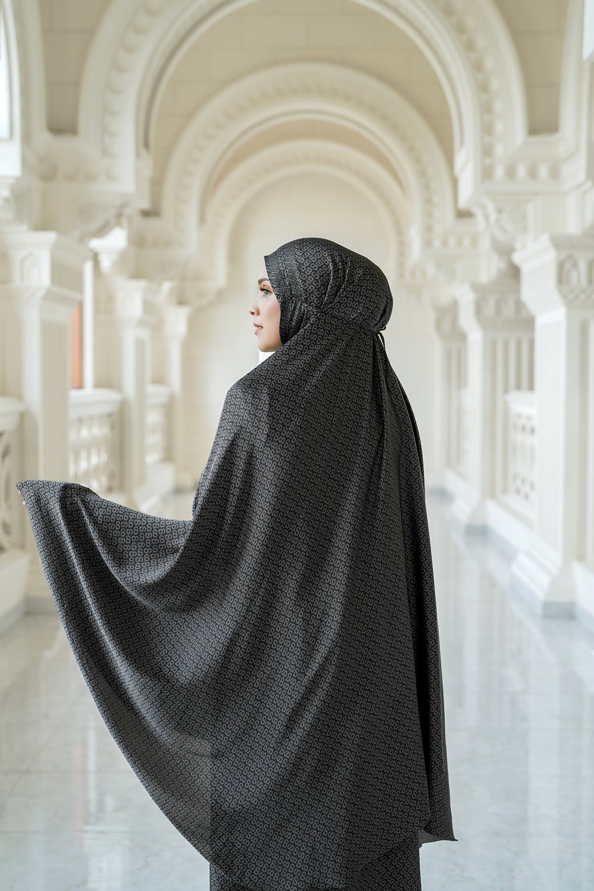 Praying Robe Tapis Prayer Robe - Jet Black – Buttonscarves