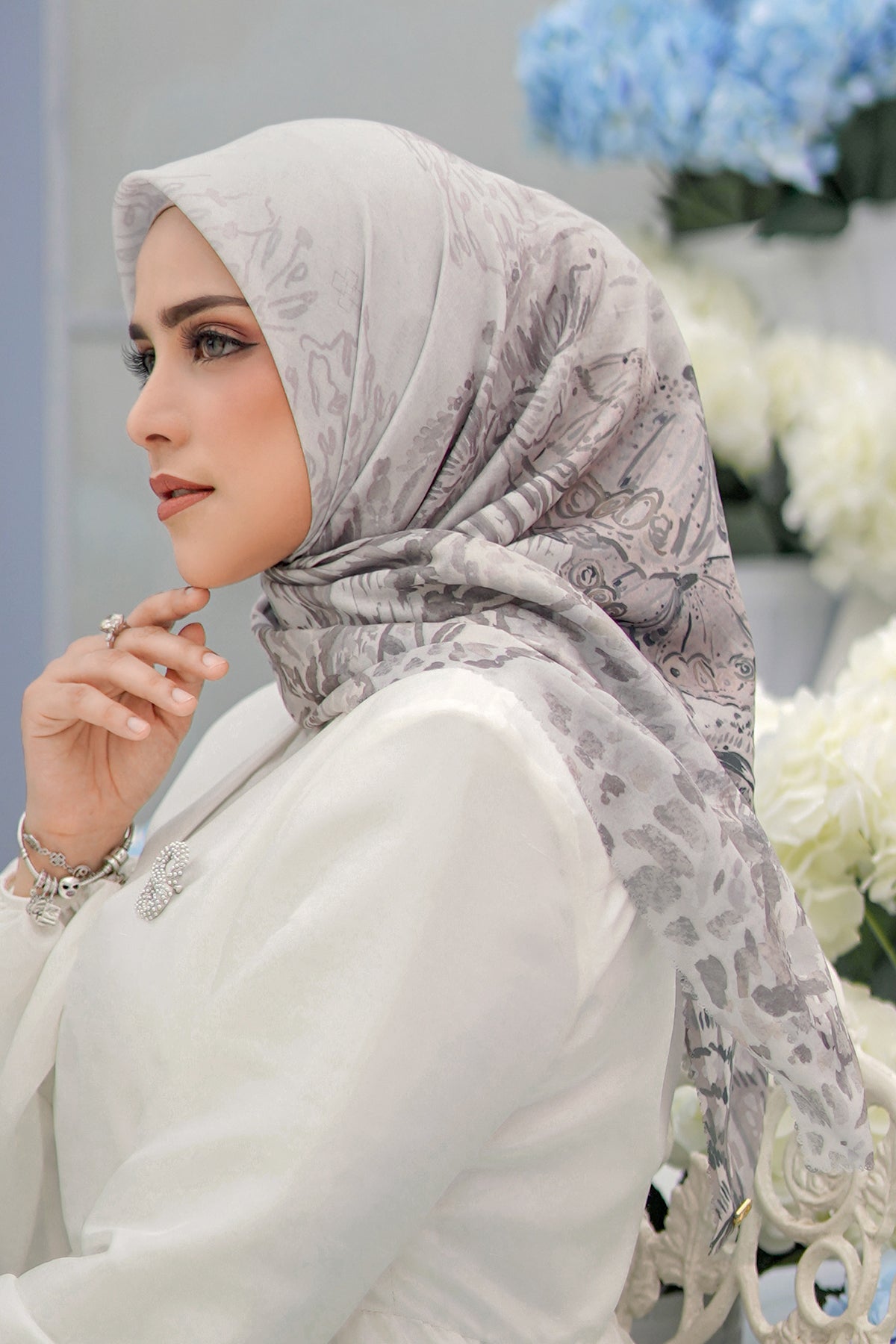 The Farsha Voal Square - Bone