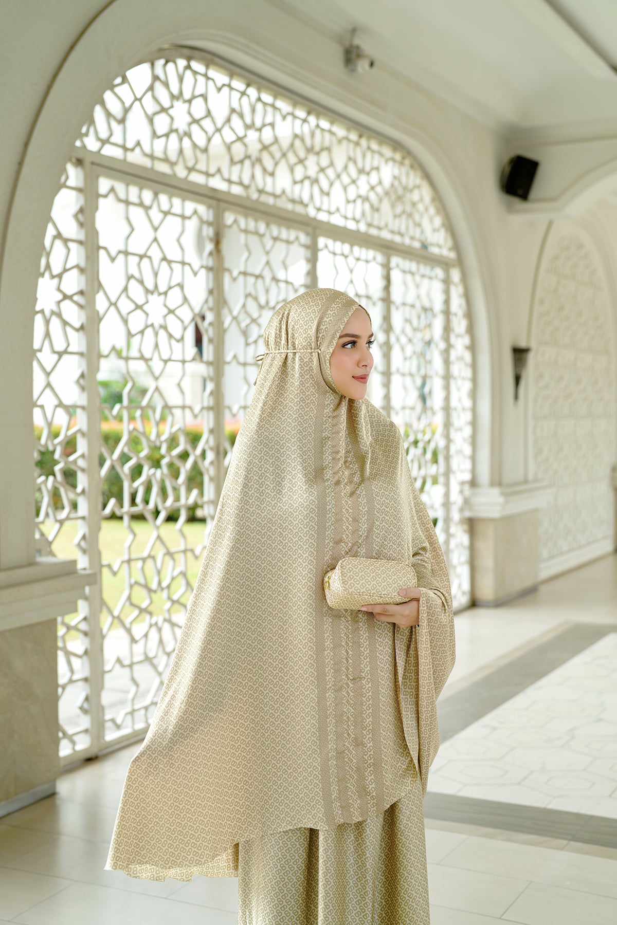 Tapis Prayer Robe - Tan – Buttonscarves