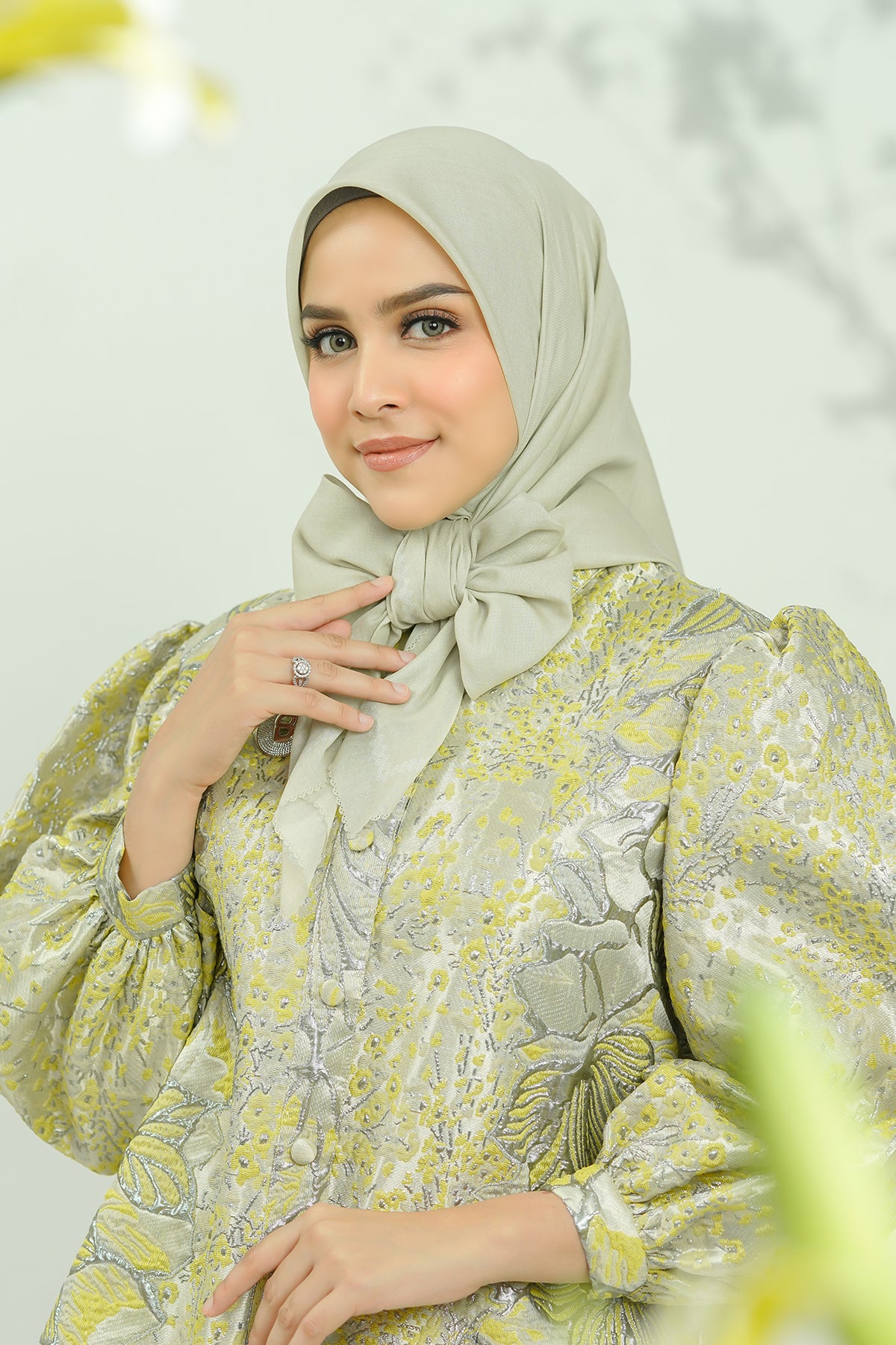 Today's Scarf Honey Dew Buttonscarves