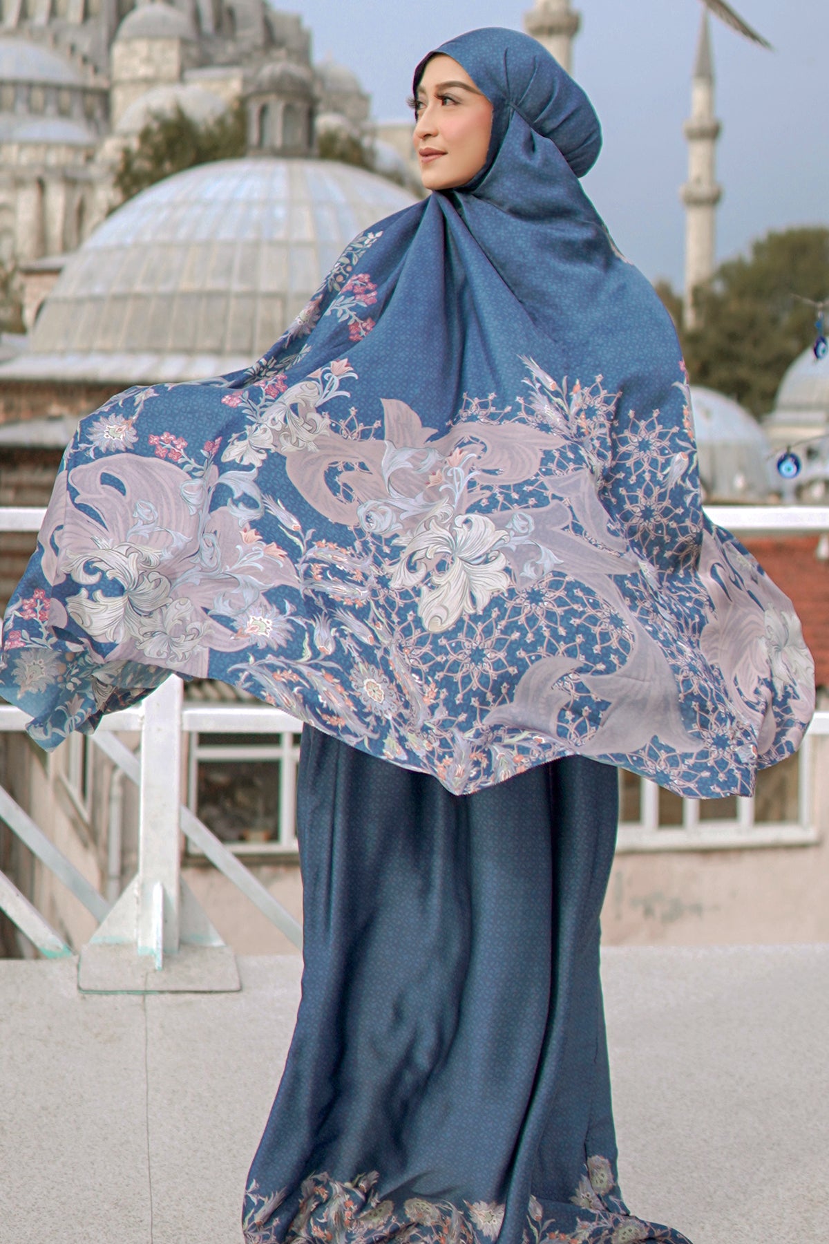 The Topkapi Prayer Robe - Royal Blue – Buttonscarves