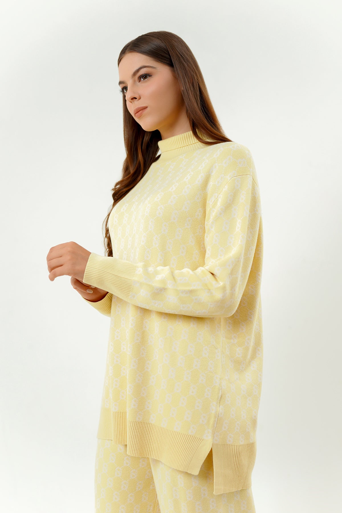 Signature Comfy Sweater - Yellow
