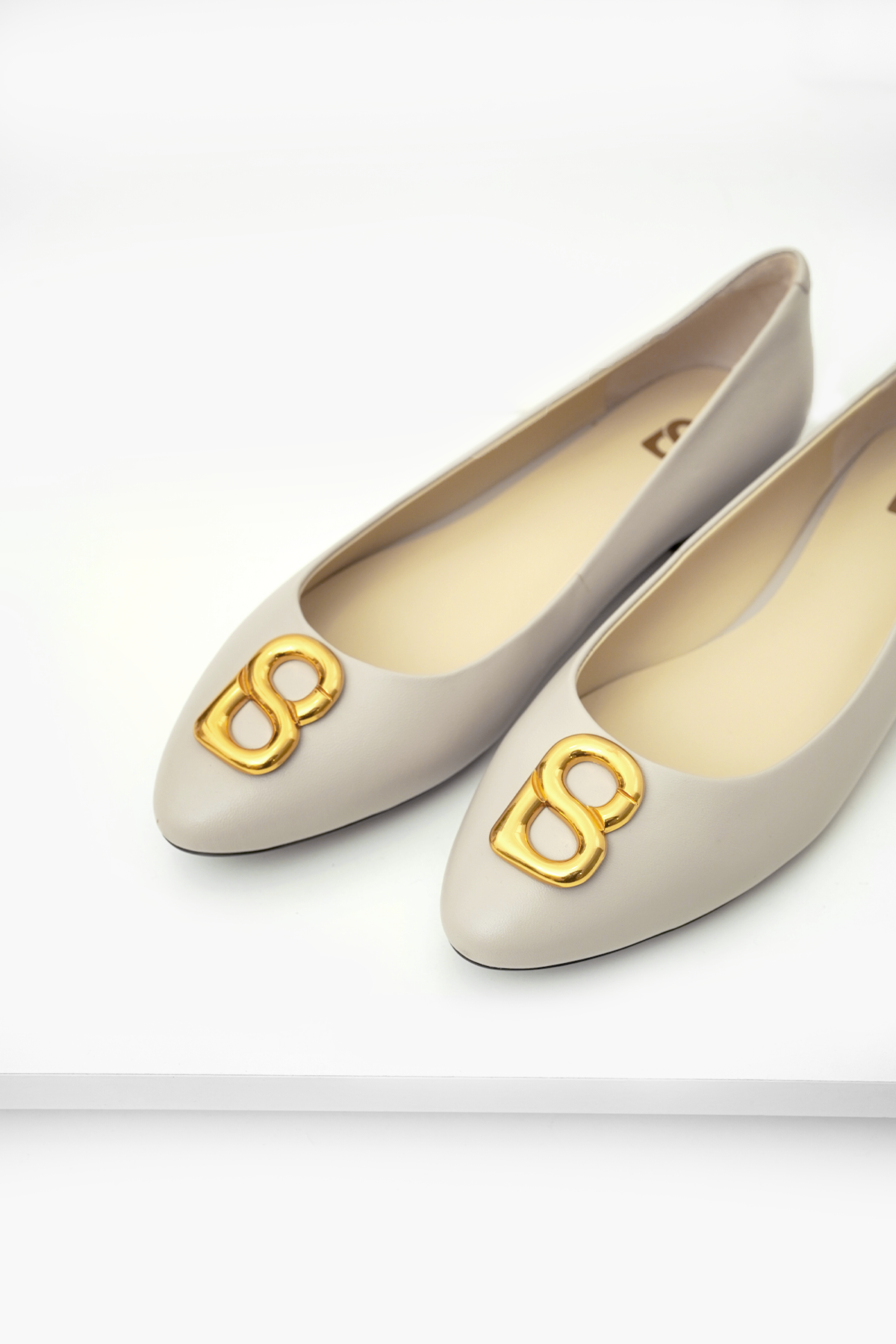 Sisu Button Sisu Shoes - Light Taupe – Buttonscarves